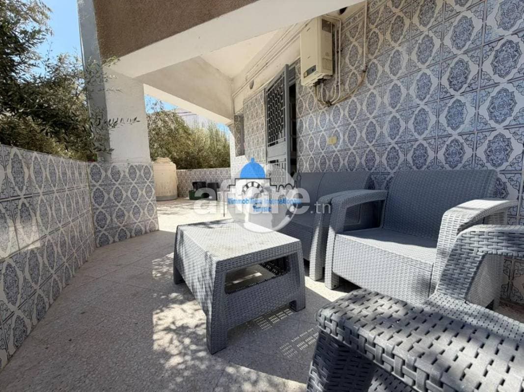 Appartement S+3 meublé situé au rez-de-chaussée à Khzema