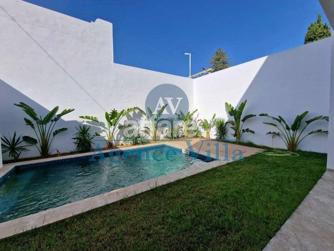 A louer une villa s+4 avec piscine à Carthage