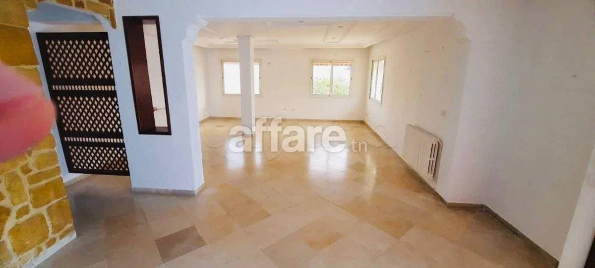 A Louer Etage de villa S+4 à Cité Ennasr