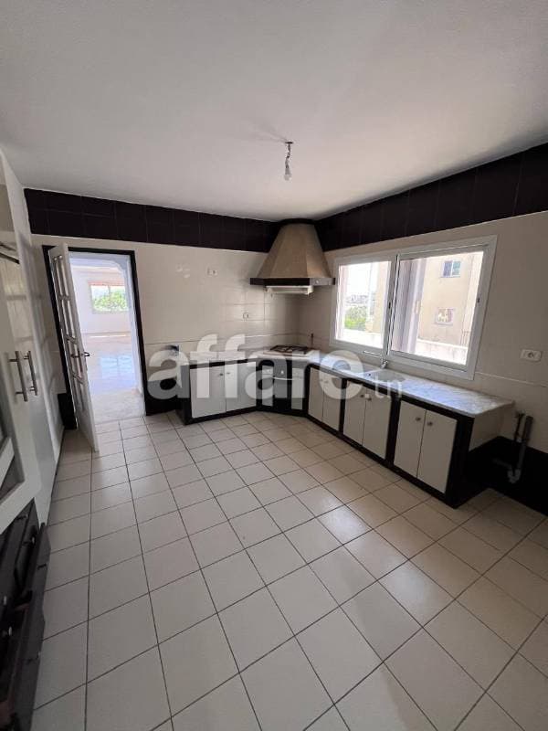 Étage de villa S+3 à Ennaser 2 côté René Descartes