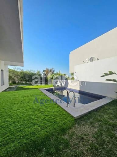 A louer duplex S+4 avec piscine et vue sur mer à Gammarth