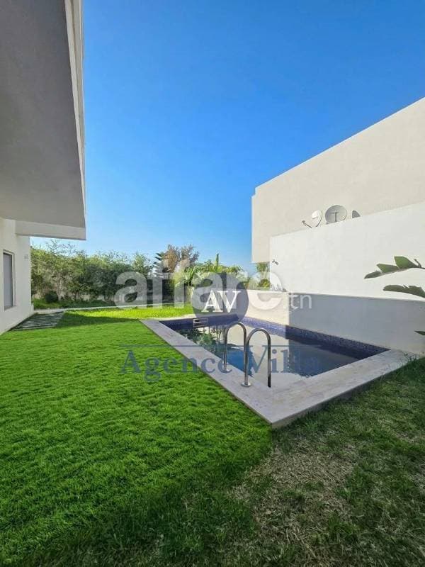 A louer duplex S+4 avec piscine et vue sur mer à Gammarth