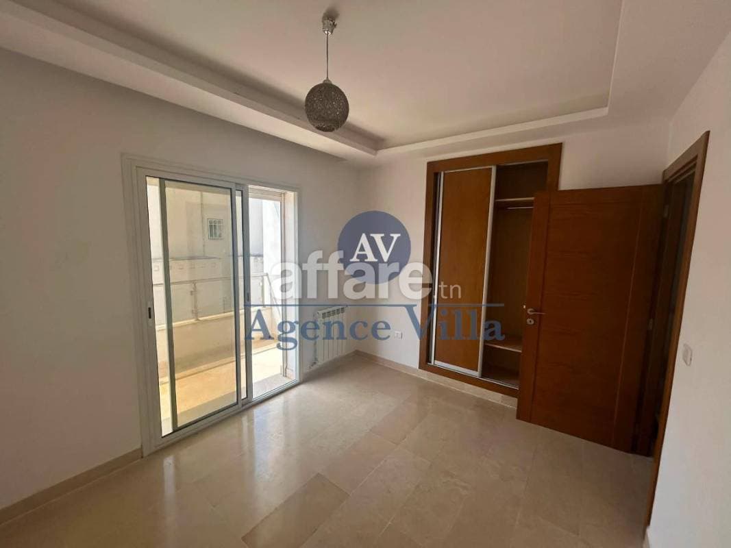 A louer un étage de villa s+4 à la Marsa