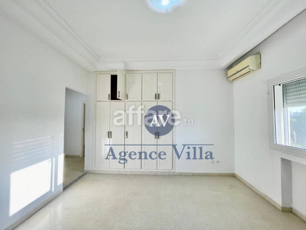 A louer étage de villa à la Soukra