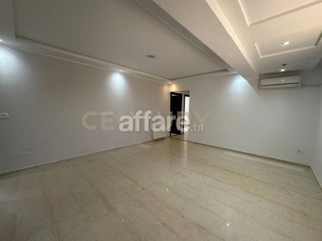 À vendre appartement S+3 à Riadh Landalous
