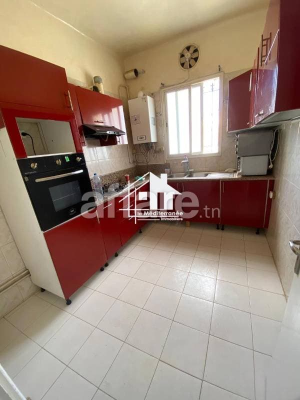 À louer étage de villa s+3 à bayrem etounssi