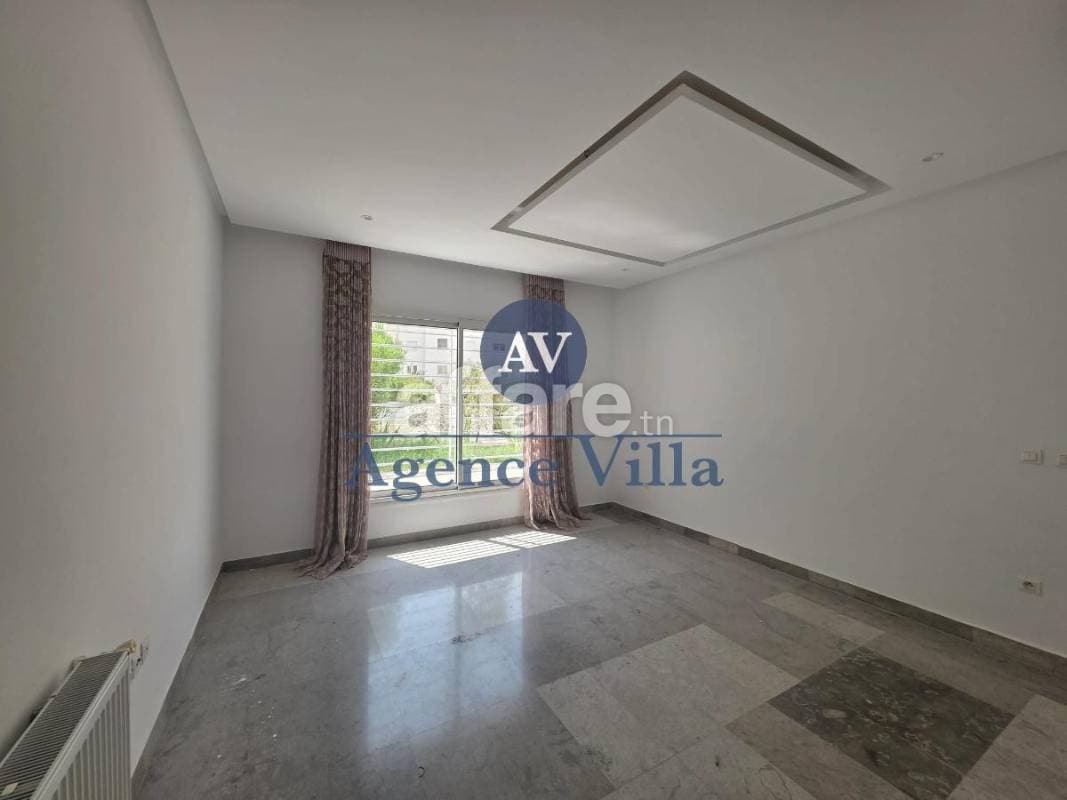 A louer un appartement ave terrasse aux jardins de Carthage