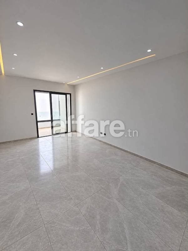 CITE EL GHAZELA APPARTEMENT JAMAIS HABITÉ S+2 À LOUER
