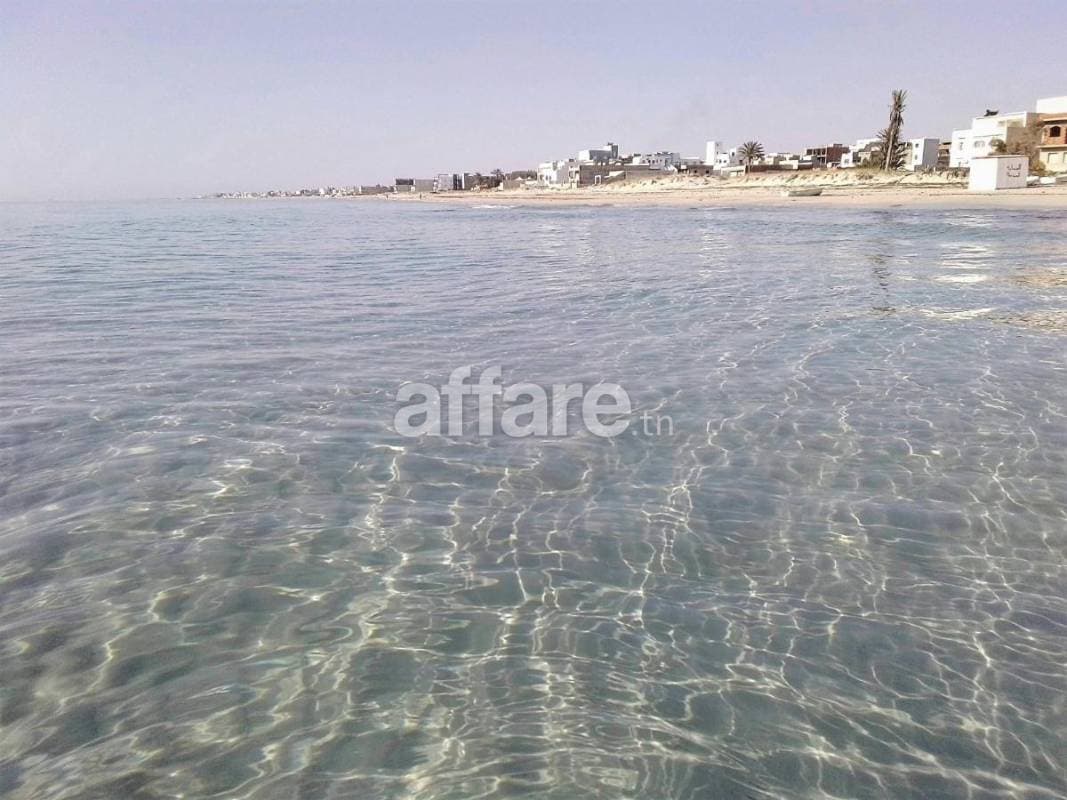 منزل مؤثث يبعد 1 دقيقة مشي عن البحر في المناقع في سلقطة
