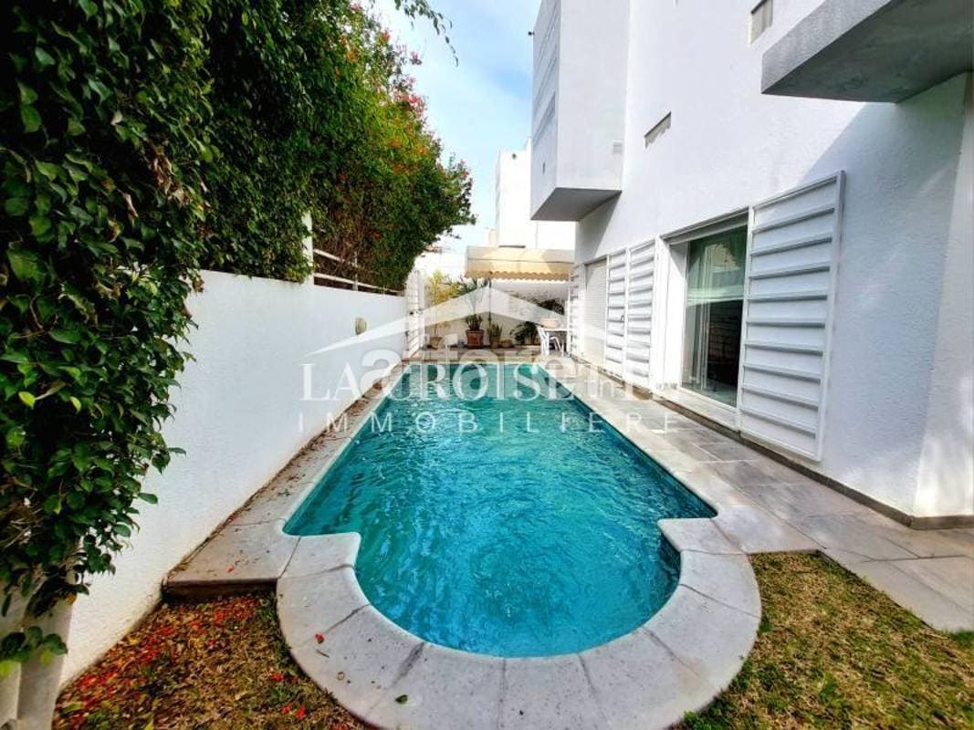 Villa S+4 avec piscine à La Marsa ZDL0350