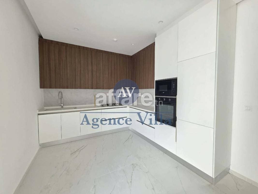 A louer triplex avec vue sur mer et piscine Gammarth