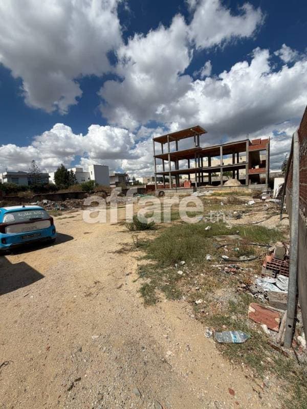 Terrain coustructible a vendre rue de parc soukra