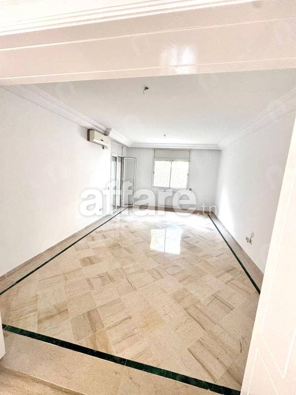 A vendre appartement S+3 hst au bardo