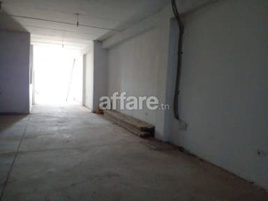 À louer Dépôt de 300 m² sur 2 niveaux en bon état Chebedda