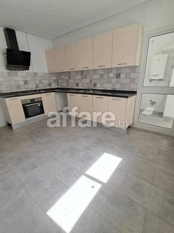ENNASR 2 à Louer agréable appt S3 haut stg