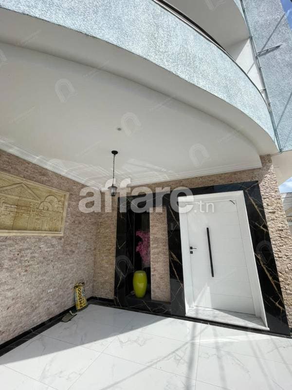 A louer un étage de villa S+3 meublé
