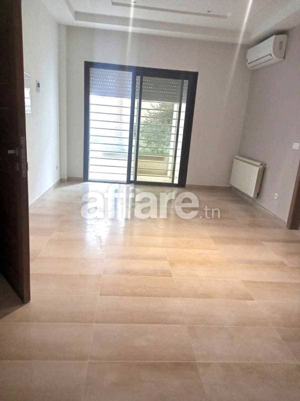 ENNASR 2 à louer appt s+1 haut stg