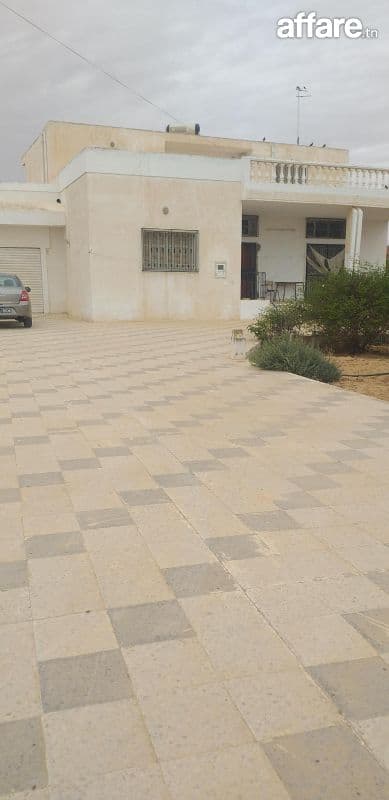 vente villa 2etages km8 route de gabes à sfax