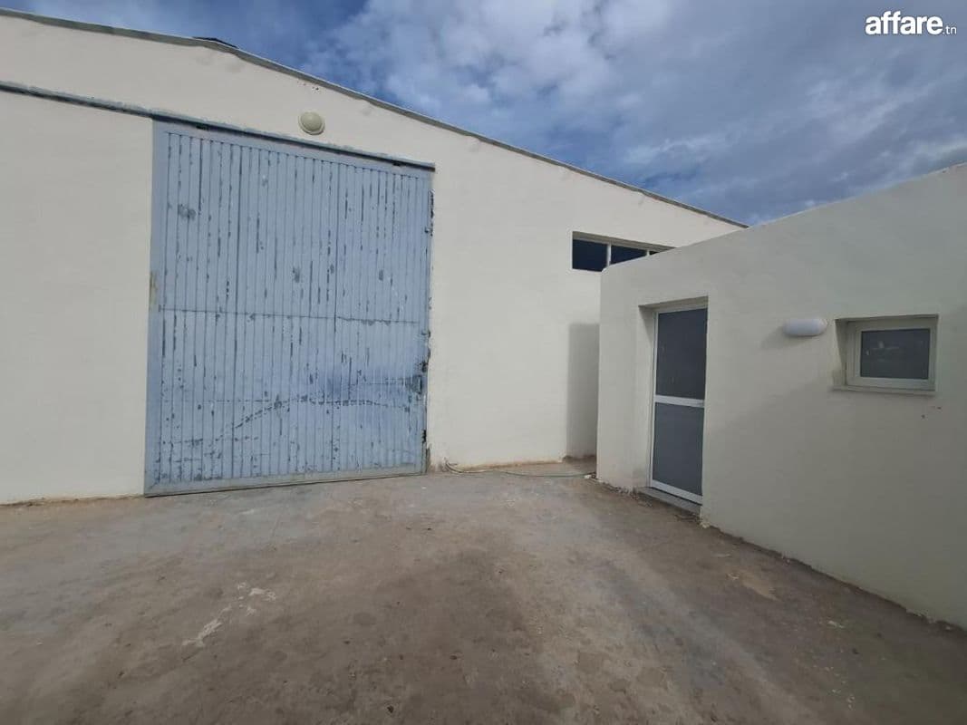 À LOUER – DÉPÔT INDUSTRIEL 850 m² À FOUCHENA