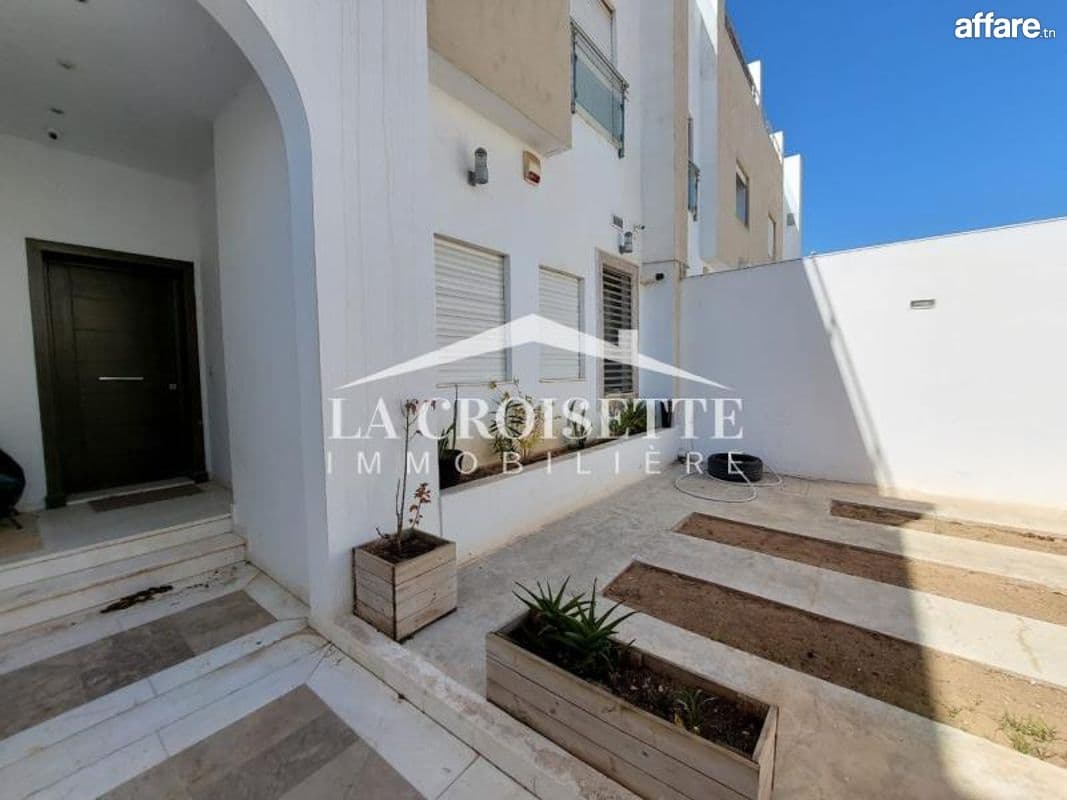 Triplex s4 avec piscine à Gammarth MTRV0063