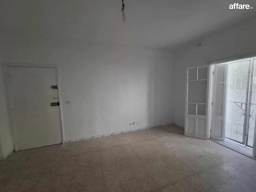 À Vendre – Appartement S+2 Rez-de-Chaussée avec Place de Par