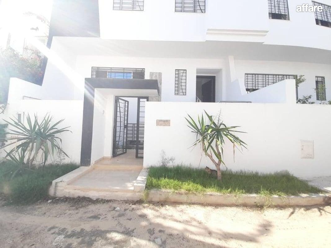 A vendre une villa en S+4 à Hammamet centre 
