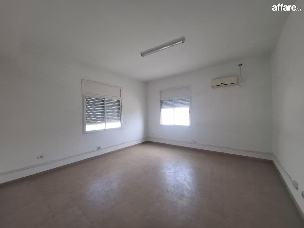 Bureau H+4 au 2ème étage à la Zone Industrielle Mghira, empl