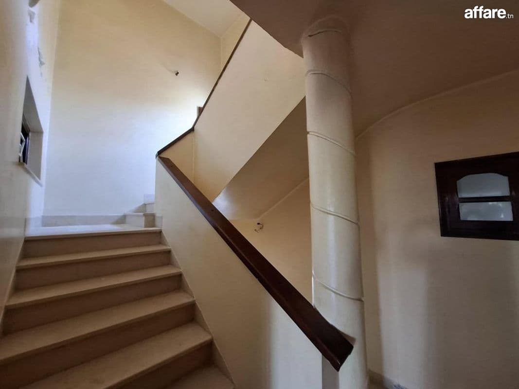 À Vendre – Duplex S+6 sur 3 niveaux à Mourouj 5, rare sur le