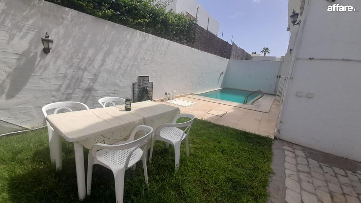 A vendre  Triplex en s4 avec piscine à Hammamet zone Miramar
