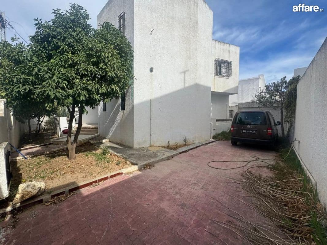 GHAZELLA – VILLA S+5 À VENDRE SUR DEUX NIVEAUX À RÉNOVER 