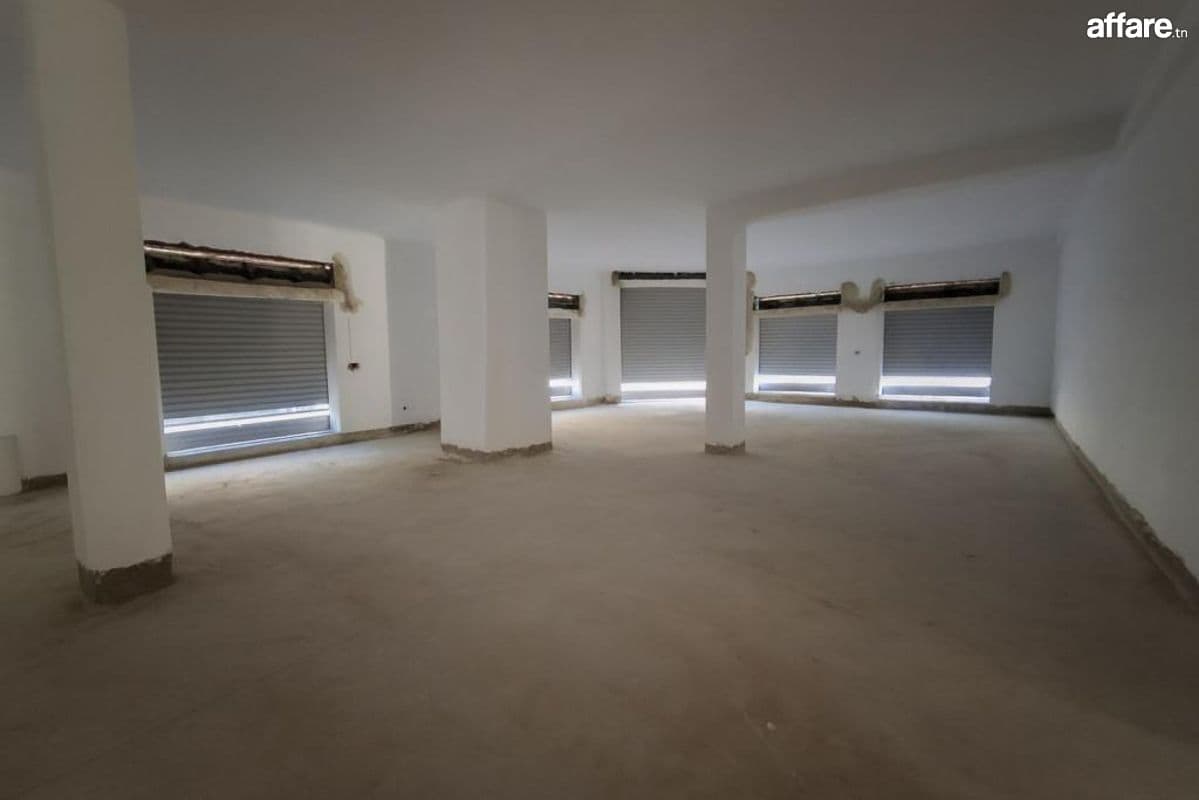 À vendre – Local commercial neuf de 455 m² à Mégrine Coteaux