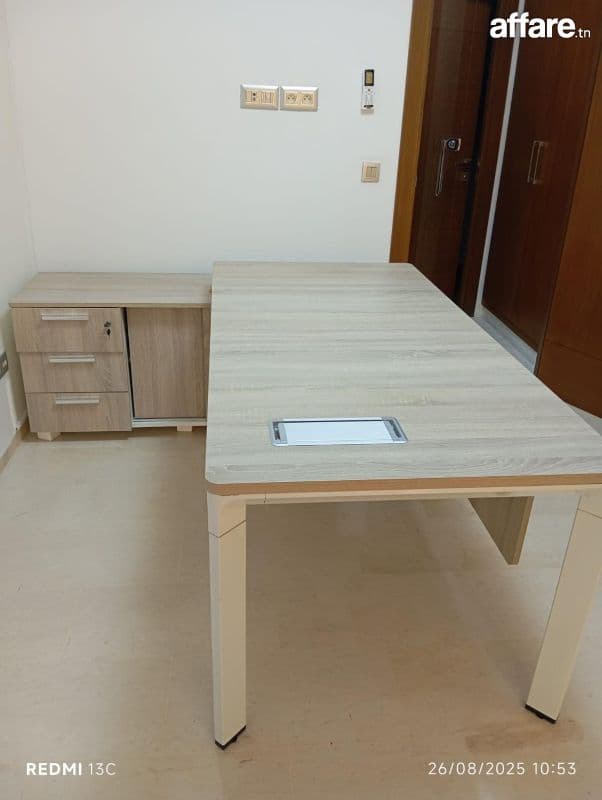 A VENDRE 3 BUREAUX ET COMMODE DE RANGEMENT