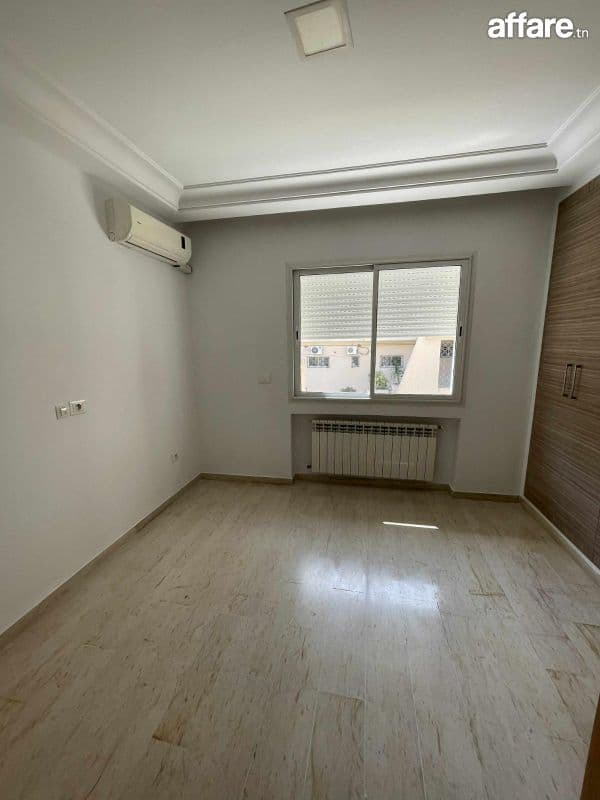 Appartement S+3 à vendre à Ennaser 