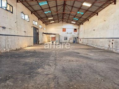 Dépôt de stockage sur terrain d environ 1 000 m²
