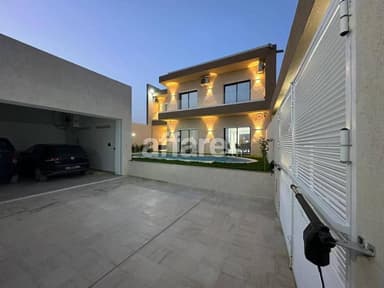 À VENDRE Villa haut standing S+4 avec piscine à Sousse