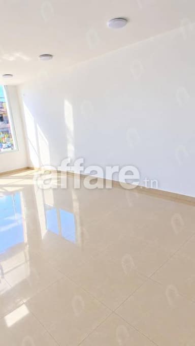 A louer deux bureaux H+1 situé au 1er étage à zahrouni