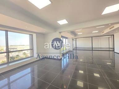 A louer un bureau haut standing de 180m² au Lac 1