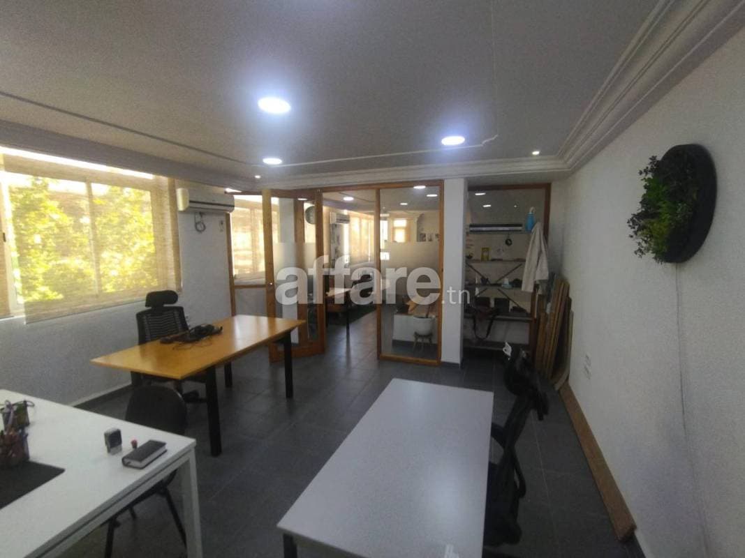 À VENDRE TRIPLEX À USAGE PROFESSIONNEL CENTRE-VILLE DE TUNIS