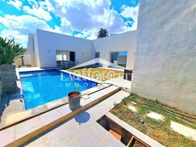 Villa plain-pied S+3 avec piscine La Soukra MVL0164