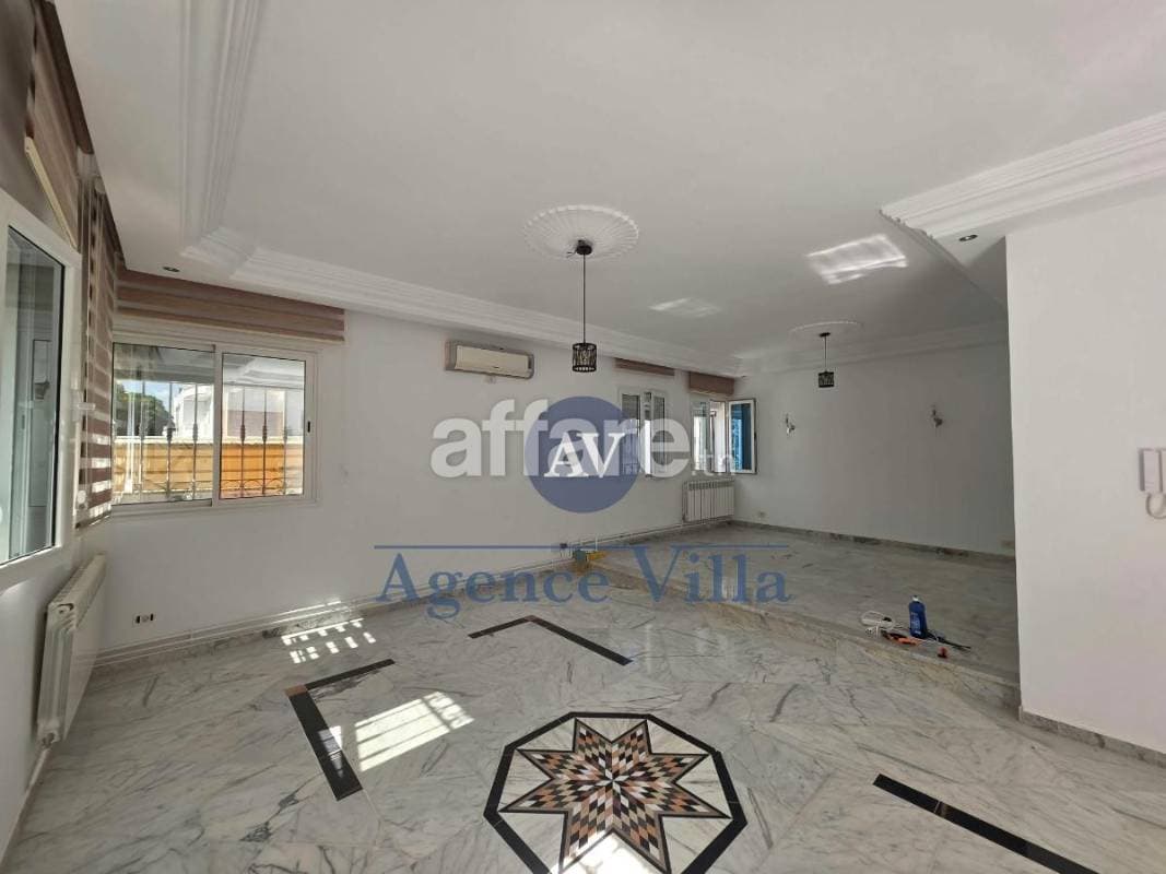 A louer un duplex s+4 à la Marsa Sidi Daoued