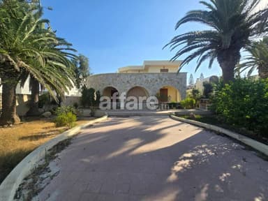À VENDRE VILLA PIEDS DANS L EAU
