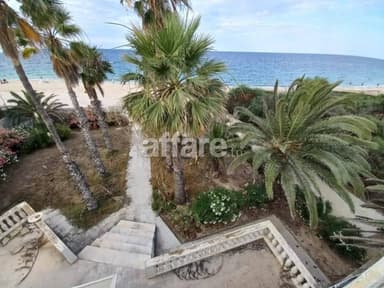 A vendre Villa avec Piscine pieds dans l eau et terrain