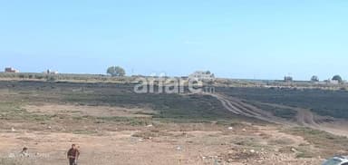 Beaux terrain de 300m prés la route gp1
