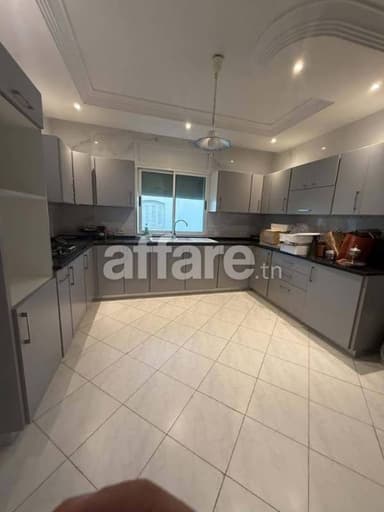 ARIANA ESSOGHRA ÉTAGE DE VILLA S+4 À LOUER