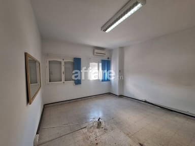 À louer Bureau professionnel de 100 m² 4 pièces au 1er étage