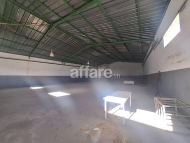 Dépôt 1000 m² Oudhna