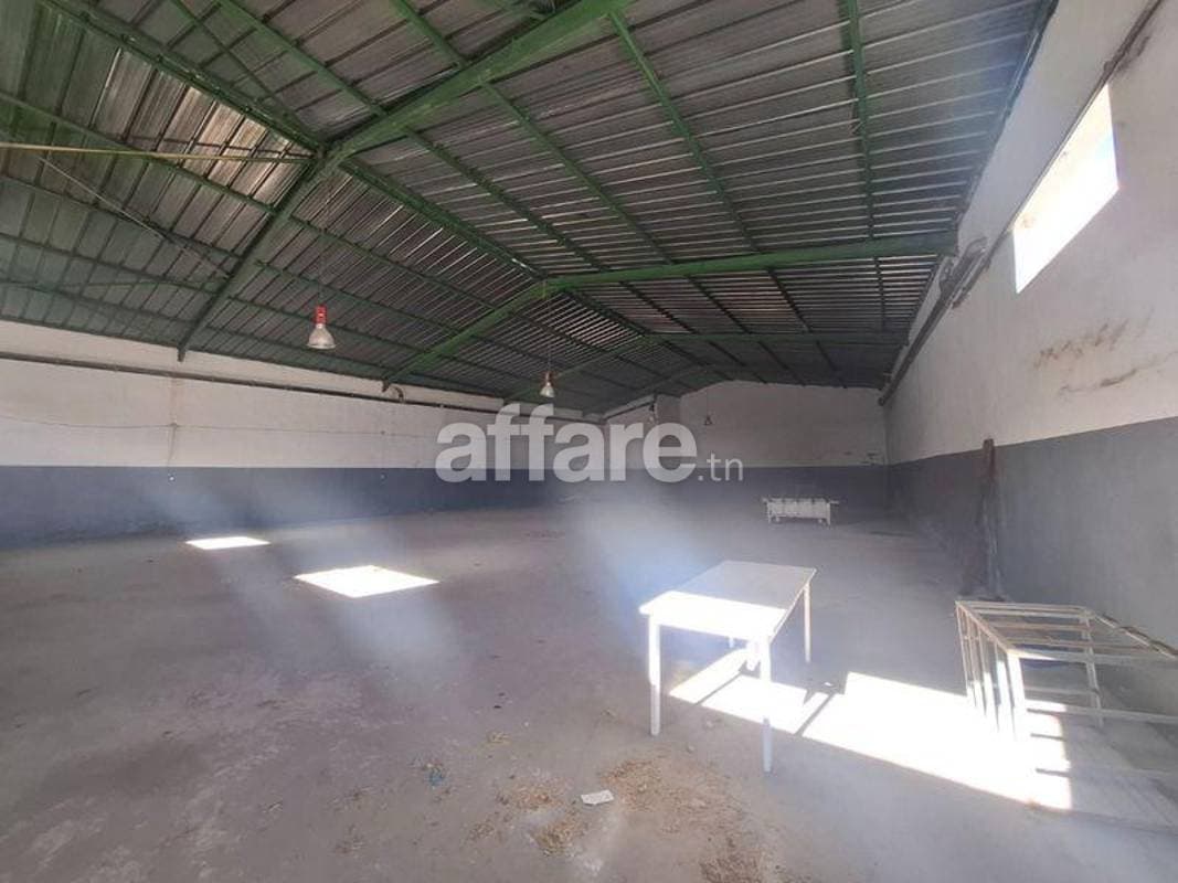 Dépôt 1000 m² Oudhna