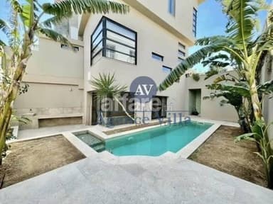 A louer villa meublée avec piscine à Gammarth
