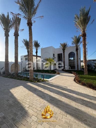 A Vendre Villa S+5 Avec Piscine à Besbessia Hammamet Sud