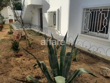 Premier Etage Villa S+4 Ennasr